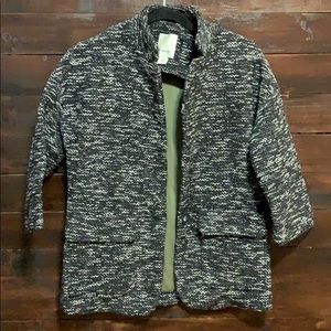 Lightweight, marled b/w coat